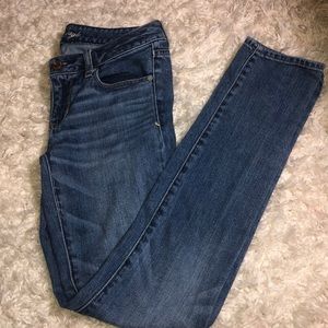 American eagle medium wash skinny jeans